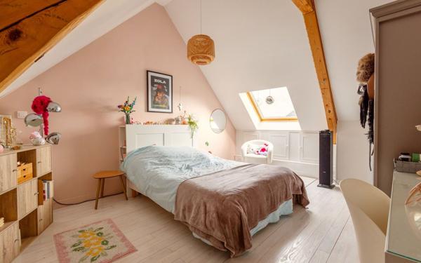 Maison à vendre    8 pièces •  Rue