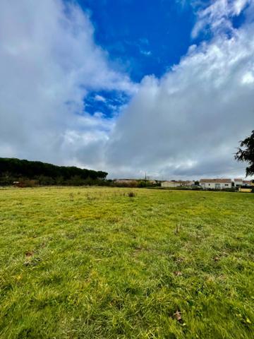 Terrain viabilisé de 816m2 situé à SAINT-SARDOS, 82600. (8 lots similaires disponibles)