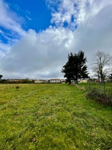 Terrain viabilisé de 816m2 situé à SAINT-SARDOS, 82600. (8 lots similaires disponibles)