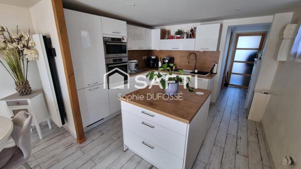 Maison de 1960  de 48 m² habitables et 27 m² au sol au 1er étage espaces bien optimisés sur un terrain clos de 496 m²