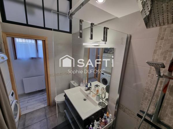 Maison de 1960  de 48 m² habitables et 27 m² au sol au 1er étage espaces bien optimisés sur un terrain clos de 496 m²