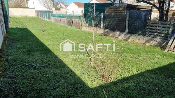 Maison de 1960  de 48 m² habitables et 27 m² au sol au 1er étage espaces bien optimisés sur un terrain clos de 496 m²