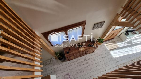 Maison de 1960  de 48 m² habitables et 27 m² au sol au 1er étage espaces bien optimisés sur un terrain clos de 496 m²