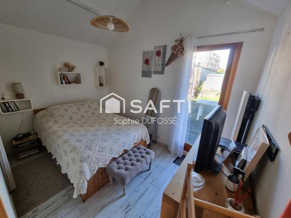 Maison de 1960  de 48 m² habitables et 27 m² au sol au 1er étage espaces bien optimisés sur un terrain clos de 496 m²