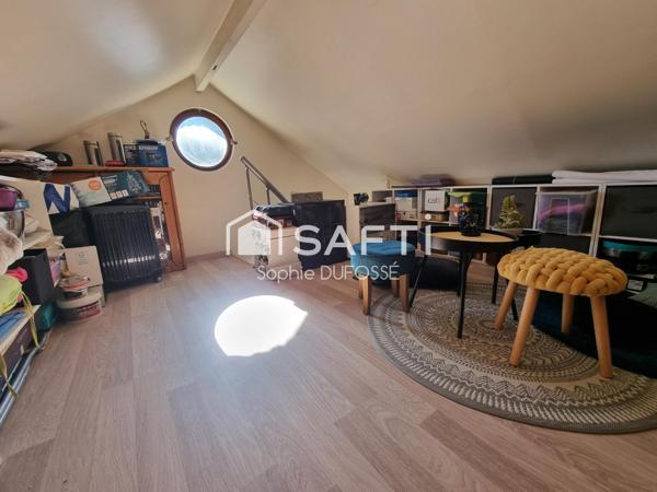 Maison de 1960  de 48 m² habitables et 27 m² au sol au 1er étage espaces bien optimisés sur un terrain clos de 496 m²