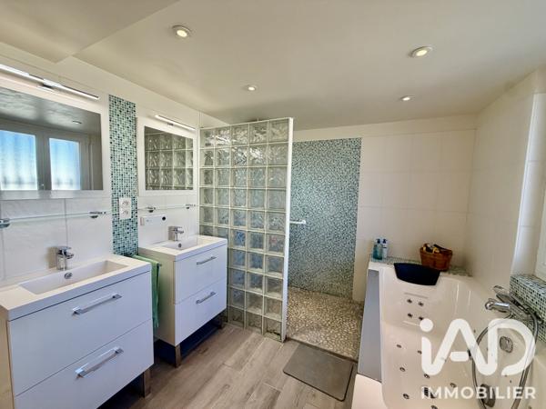 Maison à vendre 8 pièces 213 m² Pontpoint