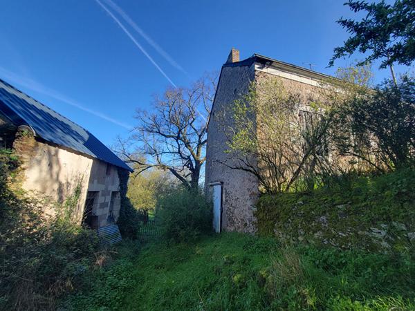 Opportunité à Chalonnes sur Loire : un Corps de ferme à fort potentiel dans un écrin de verdure