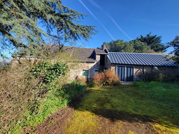 Opportunité à Chalonnes sur Loire : un Corps de ferme à fort potentiel dans un écrin de verdure