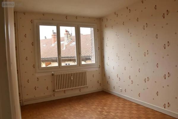 Location - Appartement Bourg-en-Bresse 01000 4 pièces 85 m 2