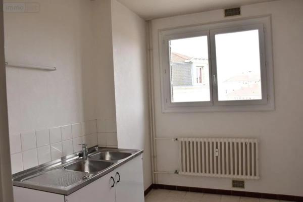 Location - Appartement Bourg-en-Bresse 01000 4 pièces 85 m 2