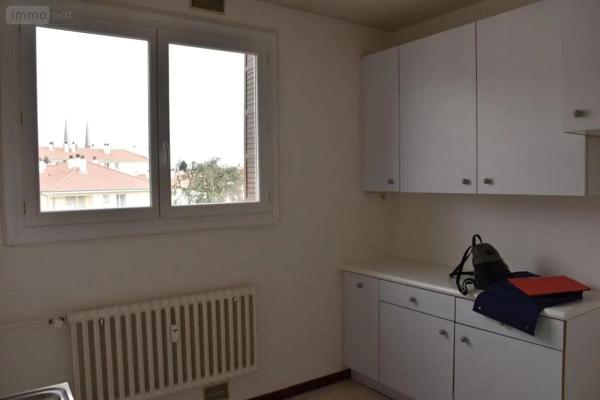 Location - Appartement Bourg-en-Bresse 01000 4 pièces 85 m 2