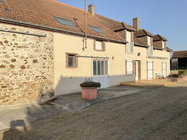 Corps de Ferme, Habitation de 194 m2 + granges, ateliers