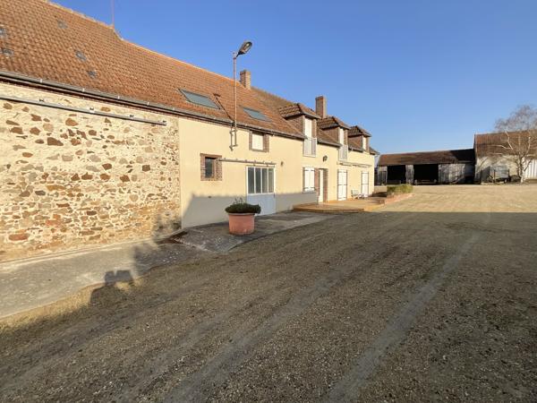 Corps de Ferme, Habitation de 194 m2 + granges, ateliers