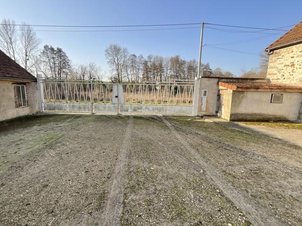 Corps de Ferme, Habitation de 194 m2 + granges, ateliers