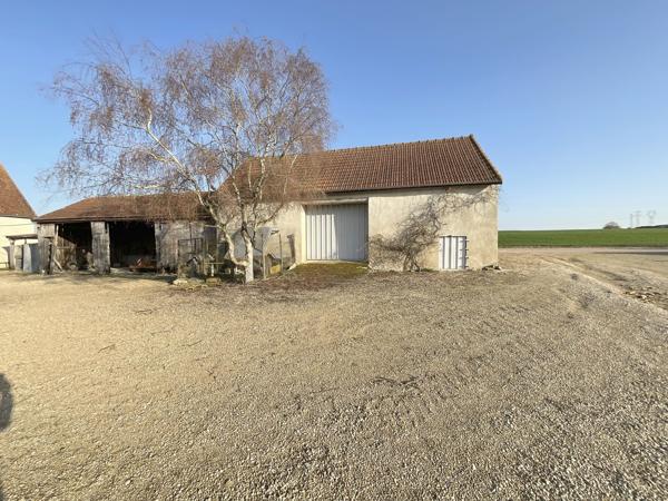 Corps de Ferme, Habitation de 194 m2 + granges, ateliers
