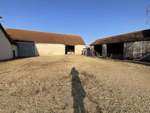 Corps de Ferme, Habitation de 194 m2 + granges, ateliers