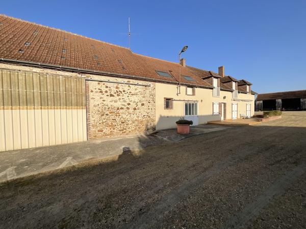 Corps de Ferme, Habitation de 194 m2 + granges, ateliers