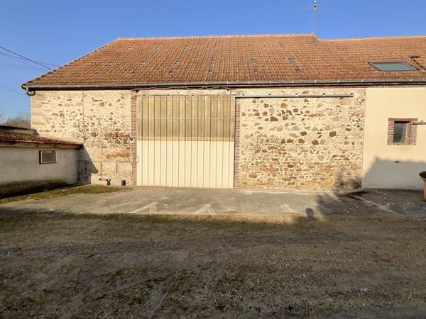 Corps de Ferme, Habitation de 194 m2 + granges, ateliers