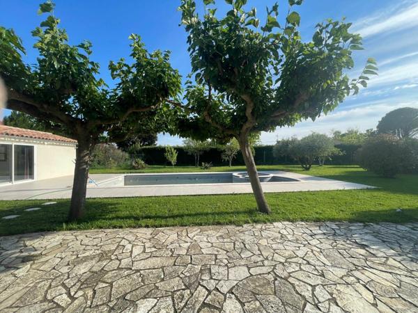 Maison à vendre    5 pièces •  Entraigues-sur-la-Sorgue