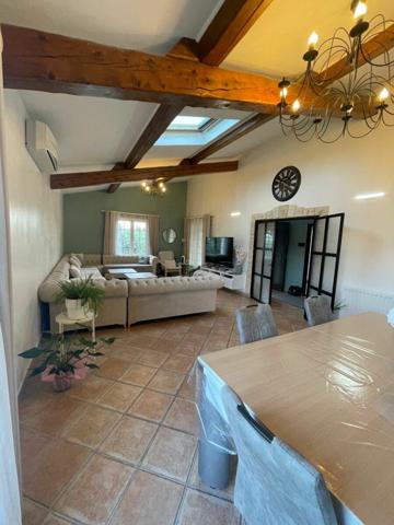 Maison à vendre    5 pièces •  Entraigues-sur-la-Sorgue