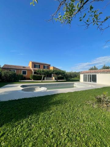 Maison à vendre    5 pièces •  Entraigues-sur-la-Sorgue