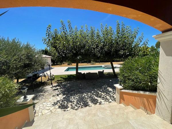 Maison à vendre    5 pièces •  Entraigues-sur-la-Sorgue