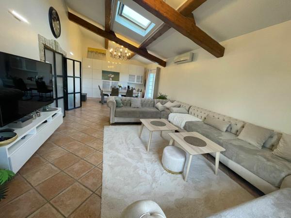 Maison à vendre    5 pièces •  Entraigues-sur-la-Sorgue