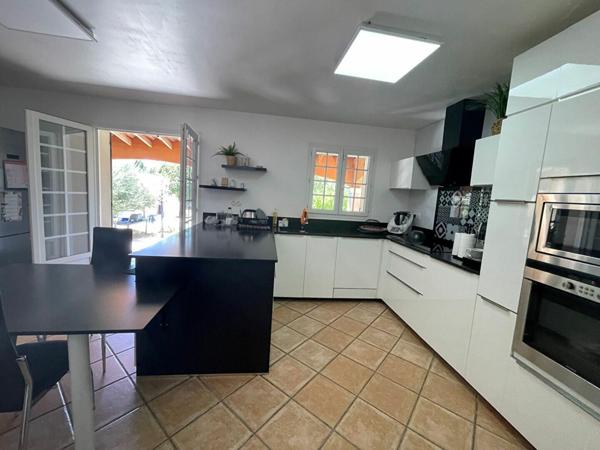 Maison à vendre    5 pièces •  Entraigues-sur-la-Sorgue