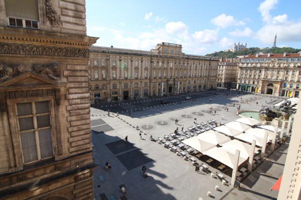 Lyon (69001) T2- meublé- 47m2-¨Prox Hotel de ville- Disponible le 30/04 !