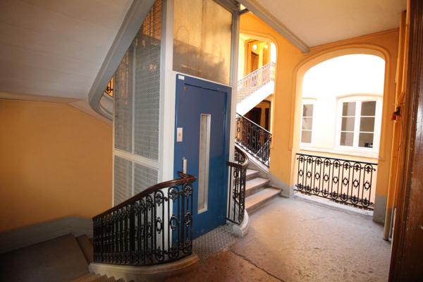 Lyon (69001) T2- meublé- 47m2-¨Prox Hotel de ville- Disponible le 30/04 !