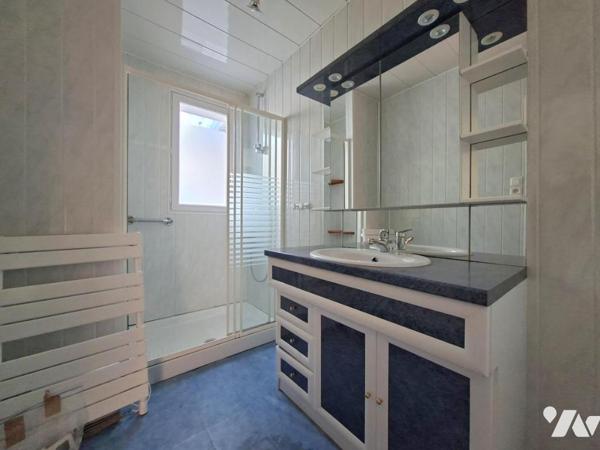 Maison semoi-mitoyenne, 3 chambres, jardin et garage