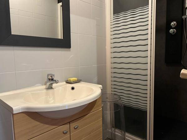 Essey les Nancy, Appartement T4  refait à neuf dans résidence de standing avec garage et extérieur