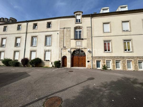 Essey les Nancy, Appartement T4  refait à neuf dans résidence de standing avec garage et extérieur
