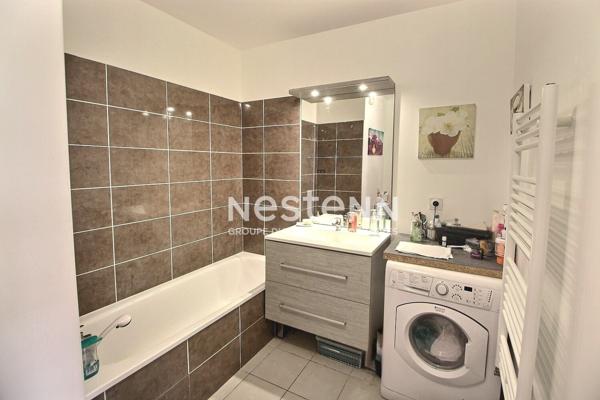 PORTES DE LYON - SECTEUR CENTRE VILLE - T2 - 40M²- RESIDENCE SECURISEE - RECENTE - GARAGE - CAVE - PROCHE TRAMWAY - BUS - GARE - A6 - A7 - ROCADE EST