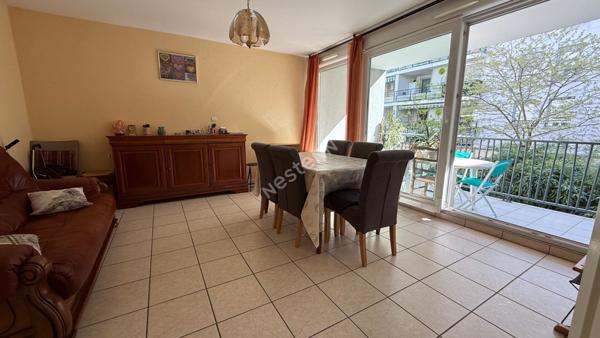 Appartement T3 Villeurbanne Gratte ciel. petite copropriété récente, balcon à vivre, garage, en intérieur de copropriété, proche métro