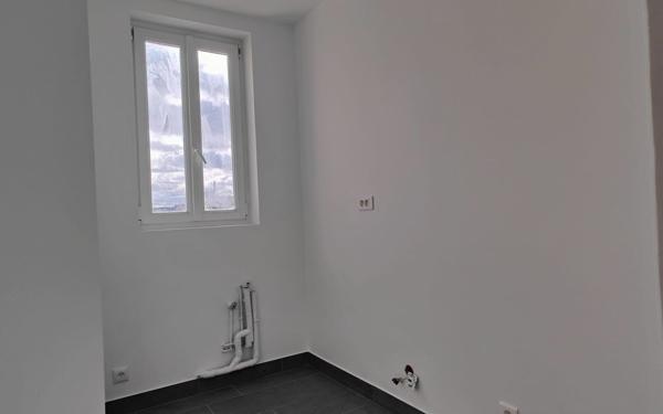 Appartement à vendre    3 pièces • 47,16 m2 Saint-Ouen