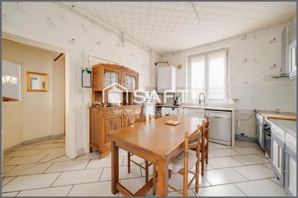 Ideal première acquisition, proche de toutes commodités, axe A31 à moins de 10mn, gare SNCF...