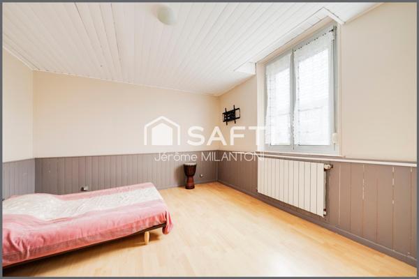 Ideal première acquisition, proche de toutes commodités, axe A31 à moins de 10mn, gare SNCF...