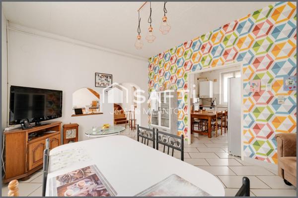 Ideal première acquisition, proche de toutes commodités, axe A31 à moins de 10mn, gare SNCF...