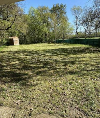 📍 À seulement 8 minutes de Saujon et 20 minutes de Royan, découvrez ce charmant terrain de loisirs d'environ 2 853 m², idéal pour les amoureux de nature, de jardinage et de grands espaces. 🌳
🔒 Clos en façade, ce terrain bénéficie d'une partie bois, d'un puits 💧, d'un préau ainsi que d'un cabanon d'environ 5 m² 🏚️, pratique pour le rangement de votre matériel ou l'entretien du terrain.
🌄 Situé en zone naturelle non constructible, il offre un cadre paisible et préservé, propice à la détente et aux activités de plein air. Vous pourrez y aménager un vaste potager 🥦, cultiver vos arbres fruitiers 🍎, accueillir des animaux 🐓 dans un environnement verdoyant.
🏡 Son emplacement au calme, tout en restant proche des commodités, en fait une opportunité rare pour celles et ceux qui recherchent un coin de campagne authentique.
✨ Les atouts :

📐 Terrain de loisirs d'environ 2 853 m²
🔒 Clos en façade
💧 Puits sur la propriété
🏚️ Cabanon d'environ 5 m²
⛺ Préau d'environ 12 m²
🌿 Environnement calme et naturel
🚗 À 8 min de Saujon et 20 min de Royan
💰 Aucune taxe foncière à prévoir

🕊️ Un véritable havre de paix pour profiter de la nature en toute simplicité.
⏳ À découvrir sans tarder ! Contactez-moi pour plus d'informations ou pour organiser une visite au 📞 06 98 84 63 83 ou à ✉️ l.you@bskimmobilier.com