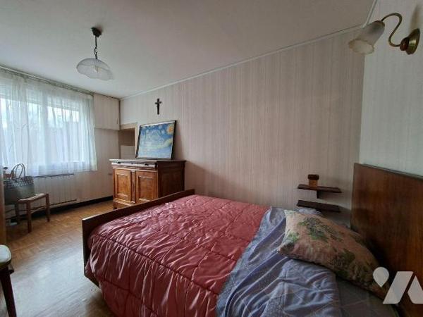 Argentonnay, Moutiers- sous- Argenton, maison de bourg avec garage et terrain.
Composée d'une ...