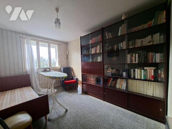 Argentonnay, Moutiers- sous- Argenton, maison de bourg avec garage et terrain.
Composée d'une ...