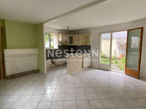 Maison à vendre avec 2 chambres jardin - centre ville - La Chartre-sur-le-Loir (72340)