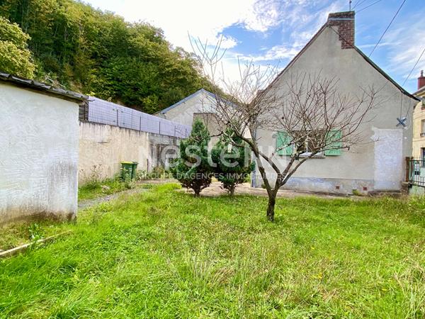 Maison à vendre avec 2 chambres jardin - centre ville - La Chartre-sur-le-Loir (72340)