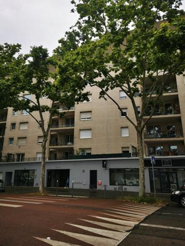 Résidence de 2014 située entre TRAM T4 et TRAM T2