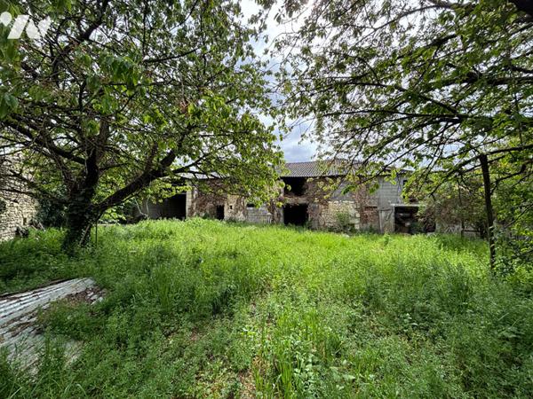 Maison de maître à rénover -Proche Montreuil-Bellay- 