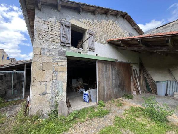Maison à vendre 102 648 € Brioux-sur-Boutonne 7 p 146 m² DPE F