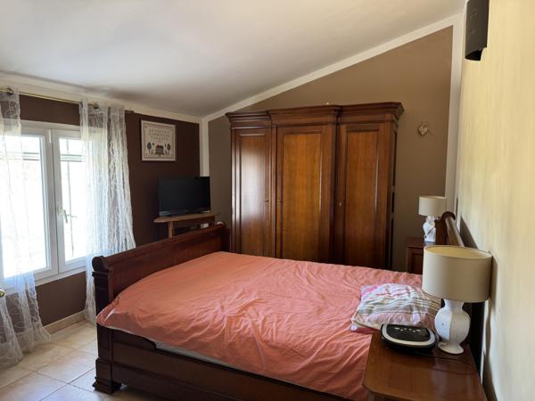 Villeneuve-lès-Avignon (30400) Maison avec piscine et grand terrain