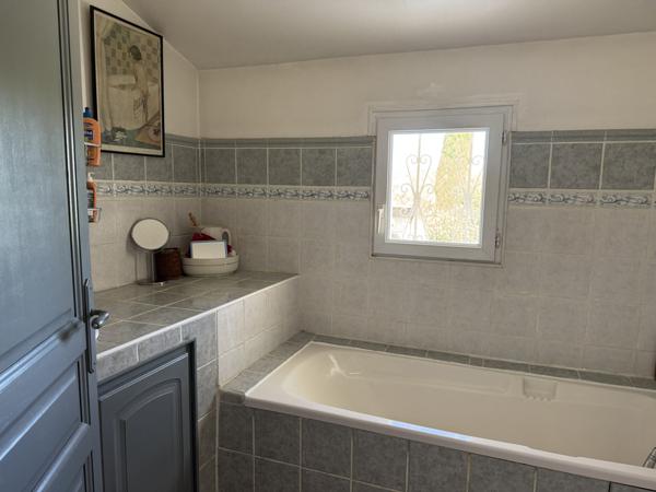 Villeneuve-lès-Avignon (30400) Maison avec piscine et grand terrain