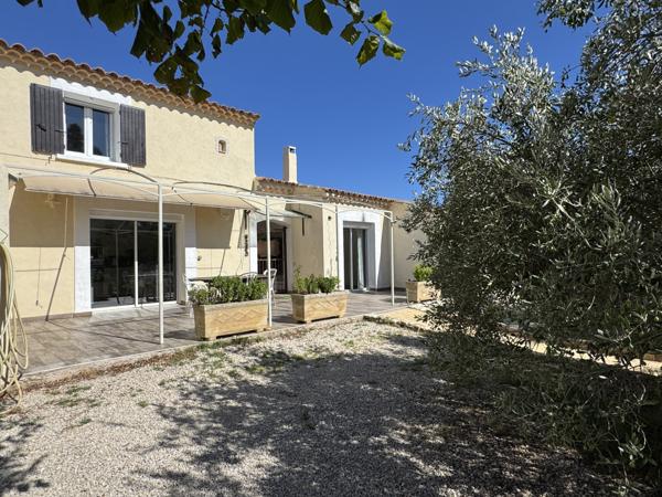 Villeneuve-lès-Avignon (30400) Maison avec piscine et grand terrain
